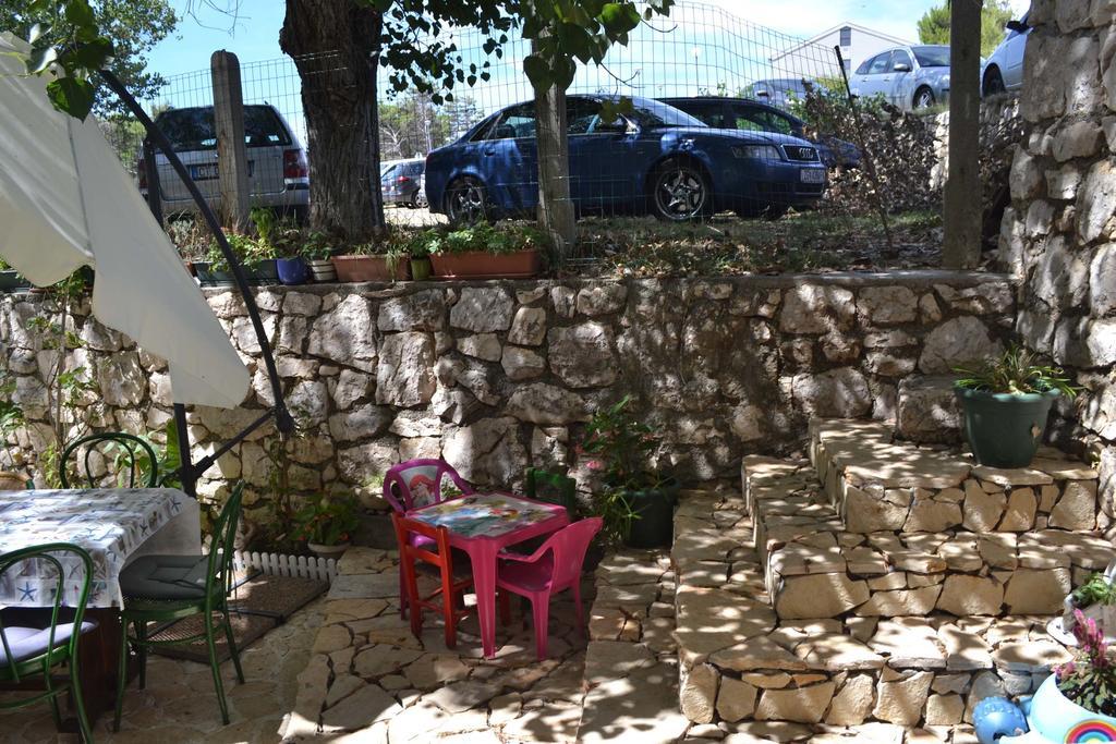 Apartmani Jenny I Tania Lopar Exterior photo