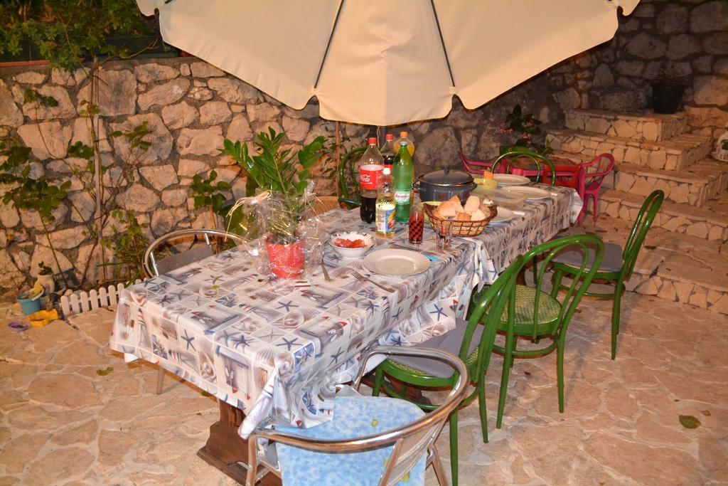 Apartmani Jenny I Tania Lopar Exterior photo
