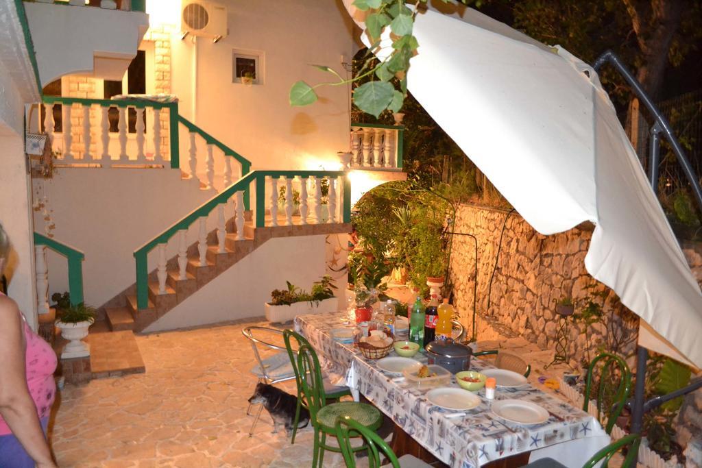 Apartmani Jenny I Tania Lopar Exterior photo