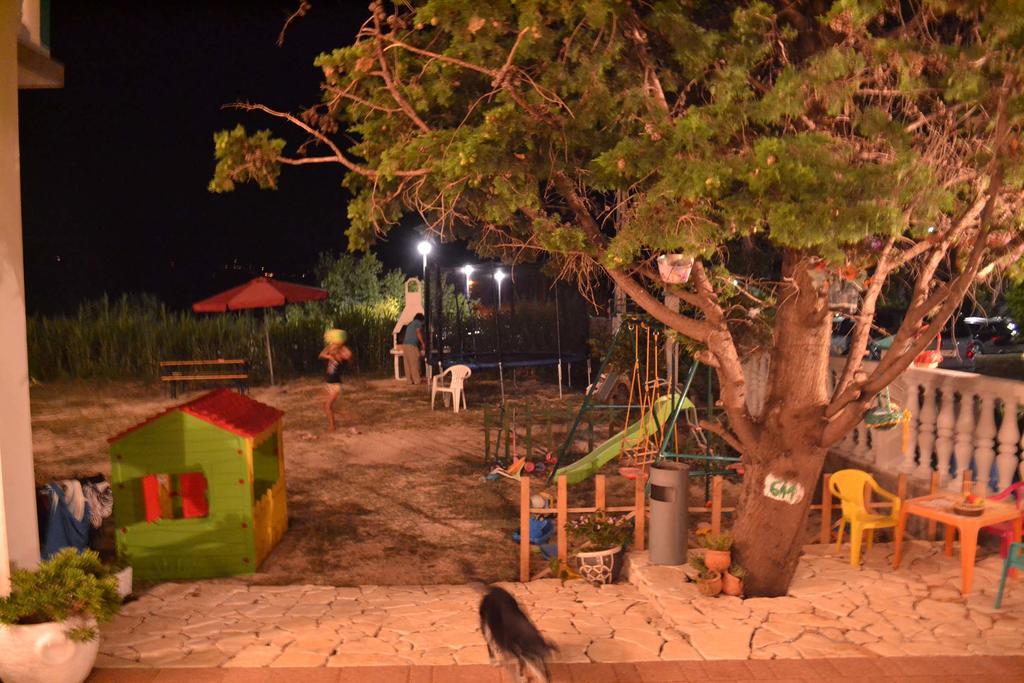 Apartmani Jenny I Tania Lopar Exterior photo