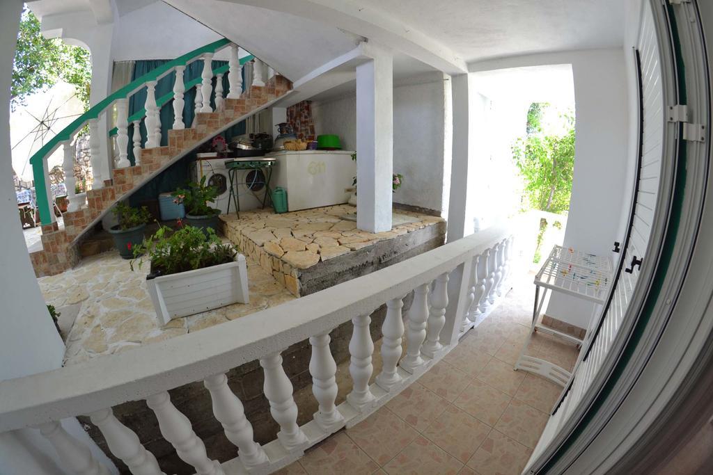 Apartmani Jenny I Tania Lopar Exterior photo
