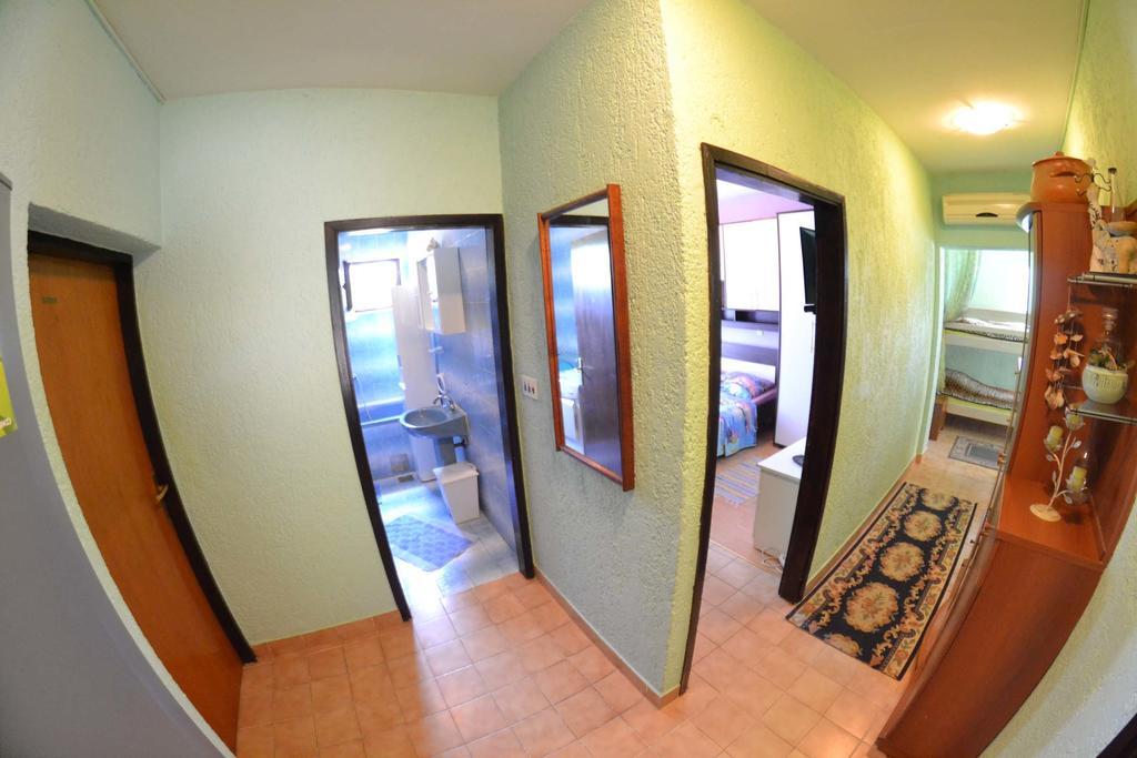 Apartmani Jenny I Tania Lopar Exterior photo