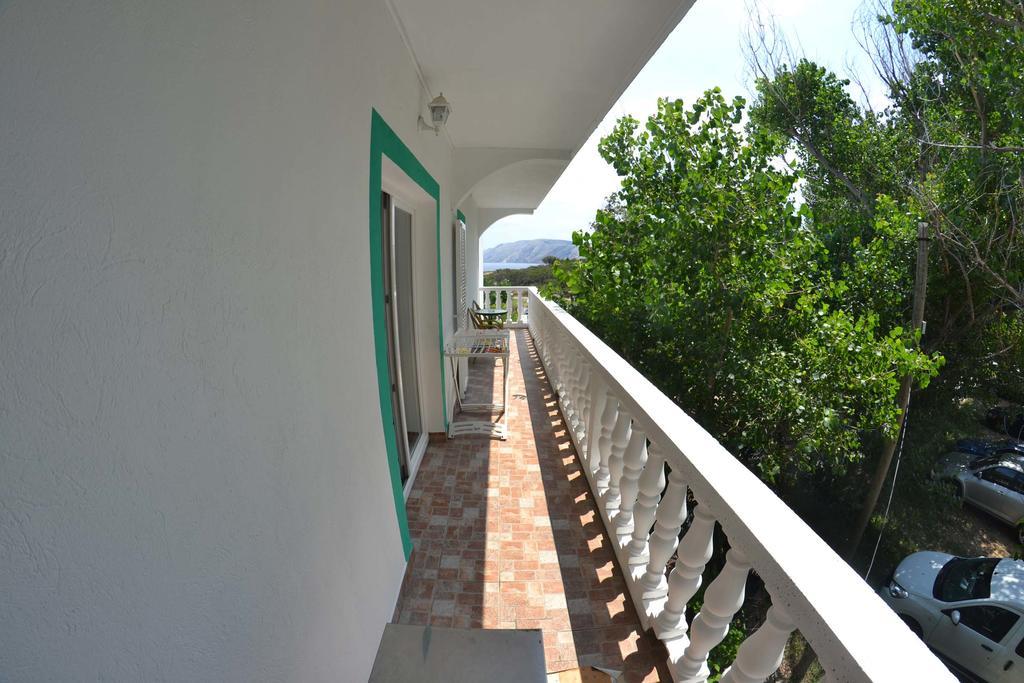 Apartmani Jenny I Tania Lopar Exterior photo