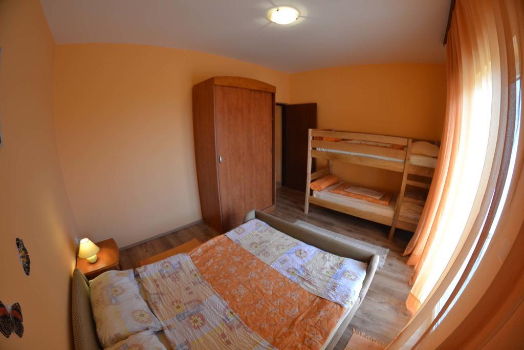 Apartmani Jenny I Tania Lopar Exterior photo