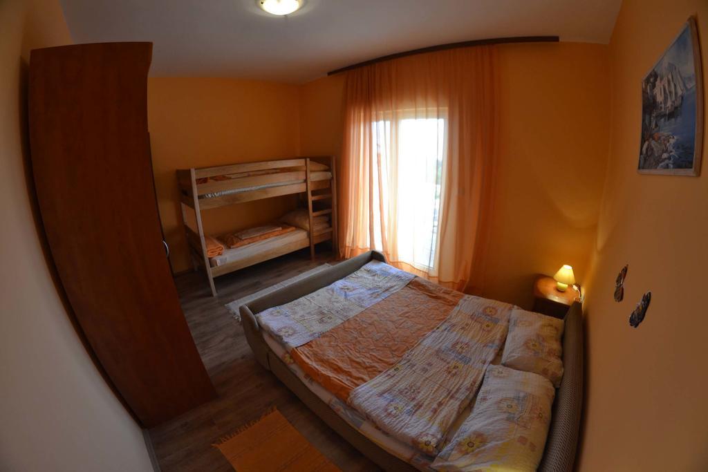 Apartmani Jenny I Tania Lopar Exterior photo