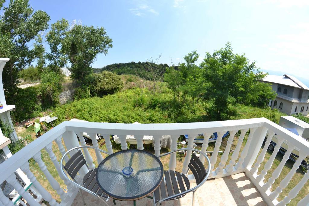 Apartmani Jenny I Tania Lopar Exterior photo
