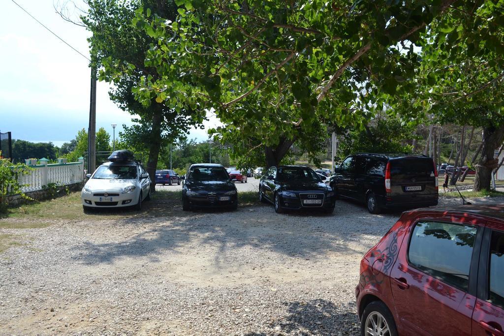 Apartmani Jenny I Tania Lopar Exterior photo