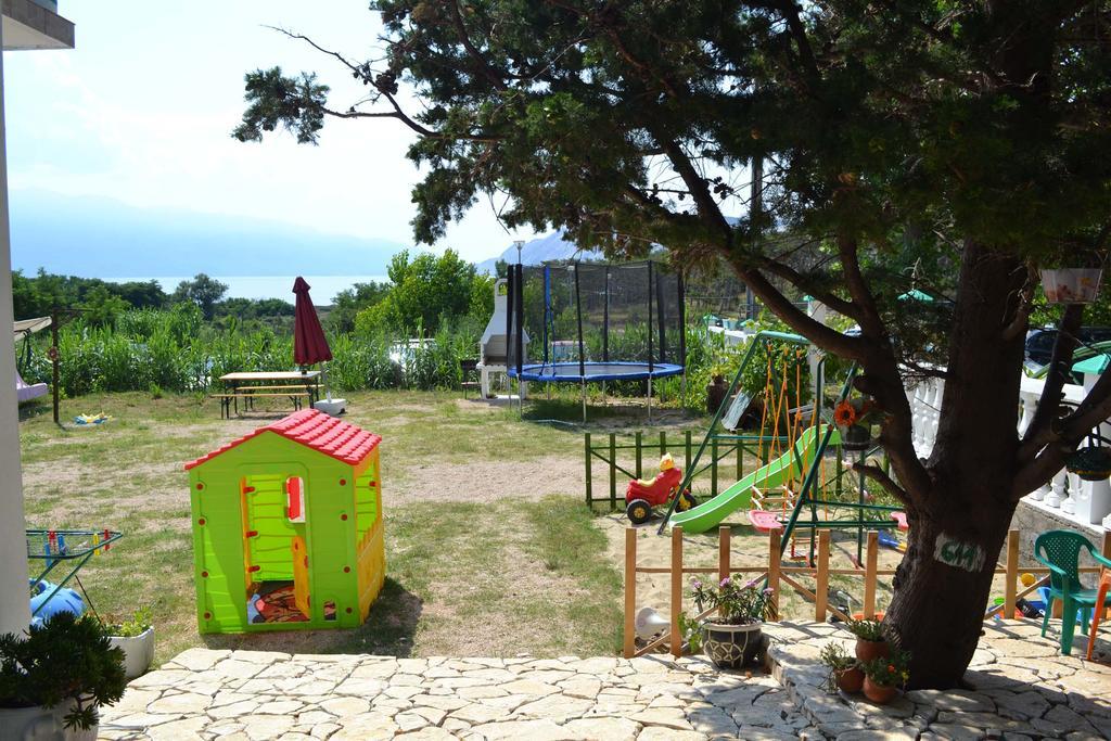 Apartmani Jenny I Tania Lopar Exterior photo